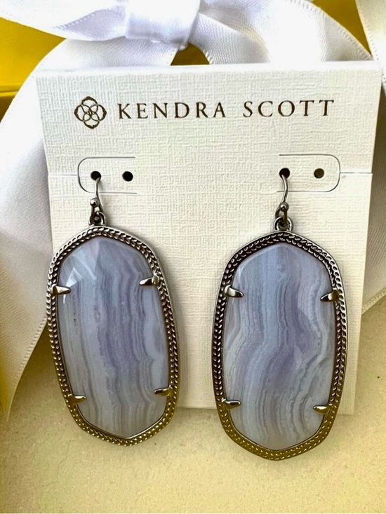 Kendra Scott Jewelry - NWT Kendra Scott RARE & Retired Danielle Earrings Blue Lace Agate & Silver W😍W